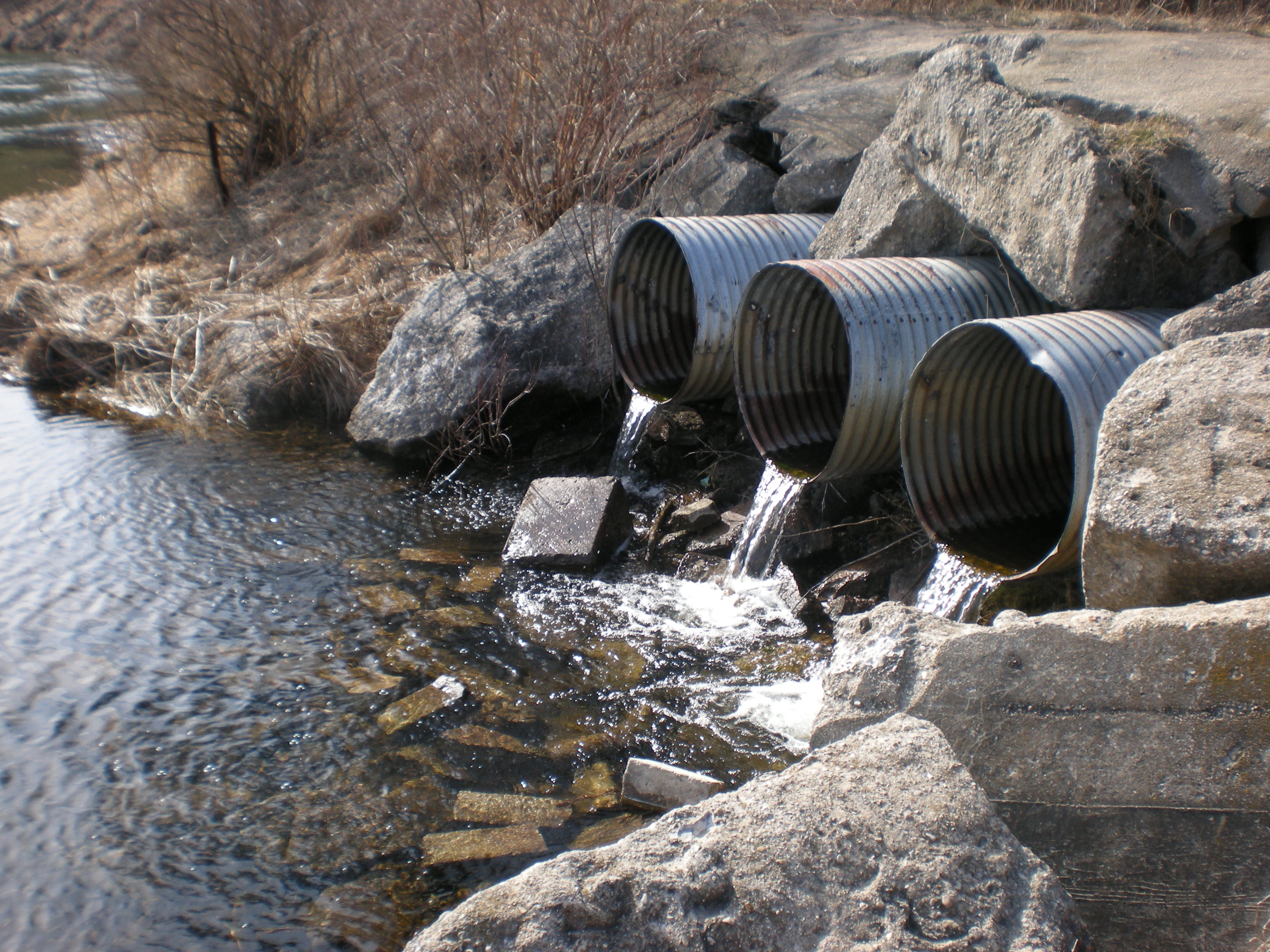 "Three Pipes" - a popular stop for canoeists and kayakers